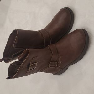 Girls Brown leather boots